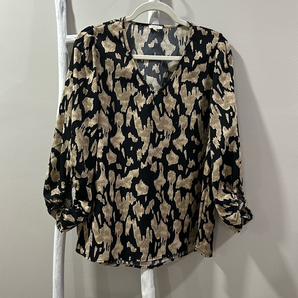 Women’s Jodifl silky blouse, black/ tan, size M, runs big